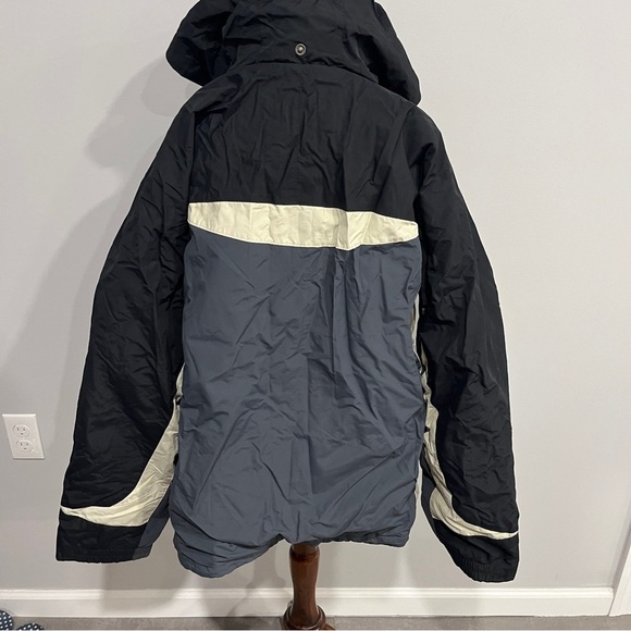 Columbia Hooded Black and Gray Ski/Snowboard Jacket with Reflective Strips - Picture 9 of 9